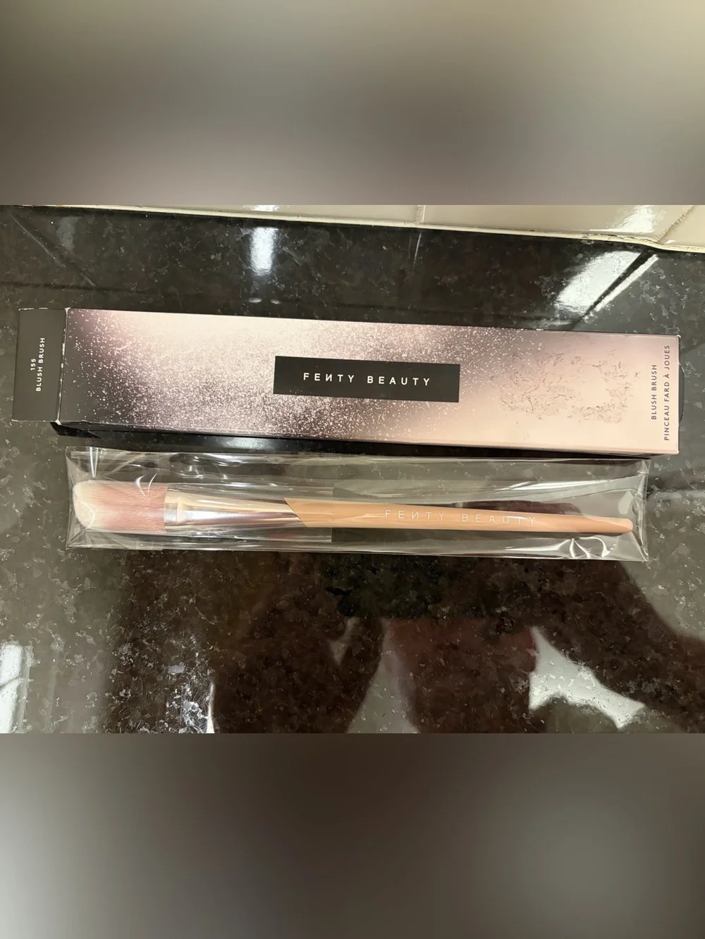 Fenty Beauty - The Blush Brush 155 - New in Box